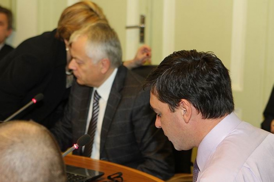 Ansiņš: Vēlos zināt personīgi, kur prasa tualetes papīru vai naudu!