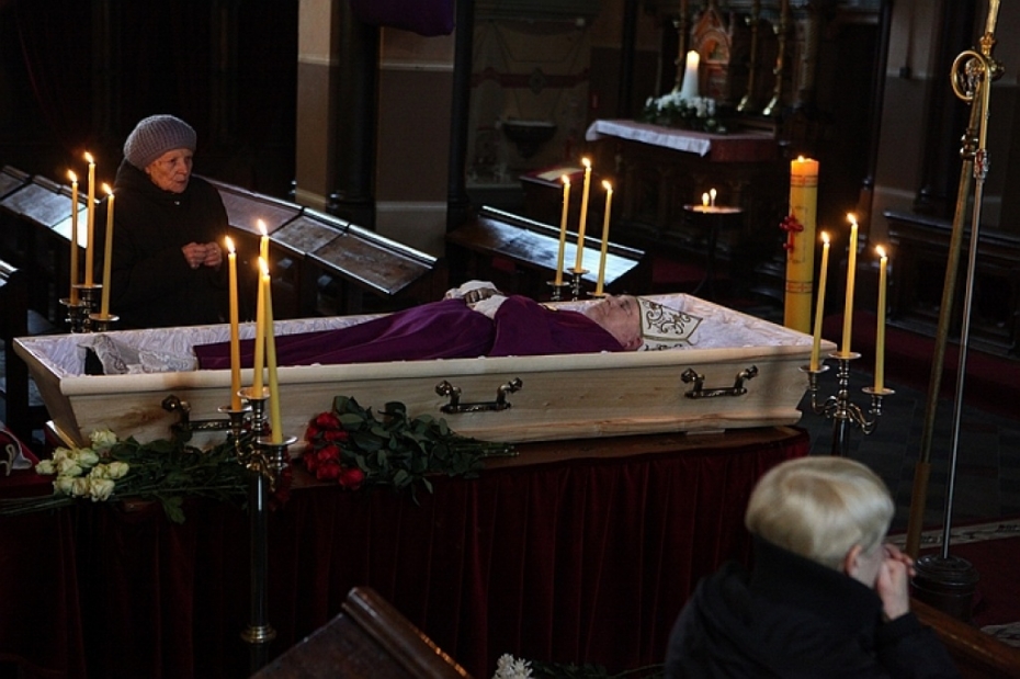 Sv.Jāzepa katedrālē atvadās no  bīskapa Ārvalda Andreja Brumaņa