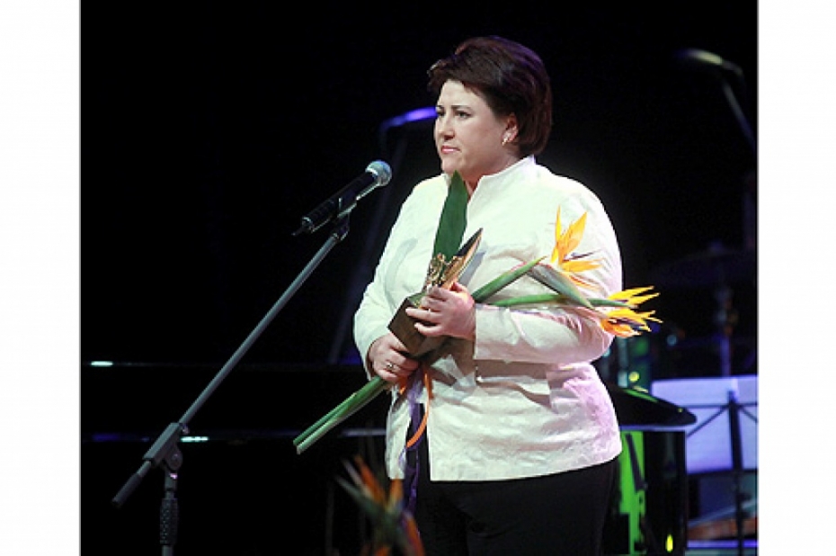 Ingūna Ķuda ieguvusi Latvijas "Gada vecmātes" titulu