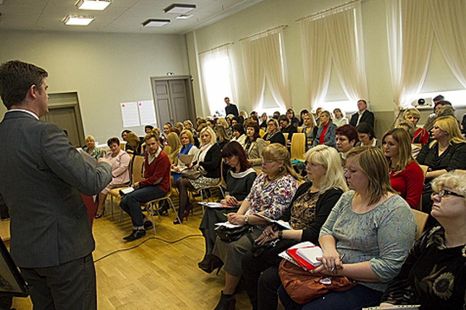Audzināšanas darba konferencē apspriež drošu vidi skolās