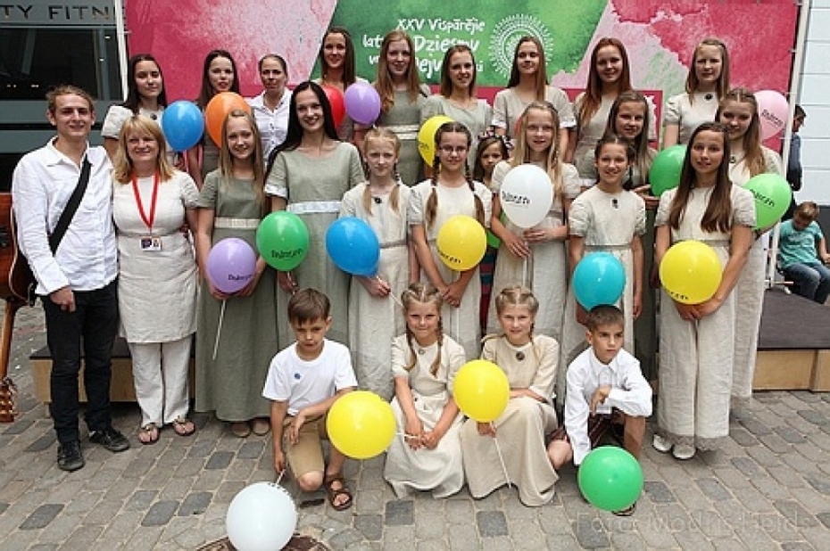 Ansamblis "Gaismiņa" atgriežas ar augstākās pakāpes diplomu