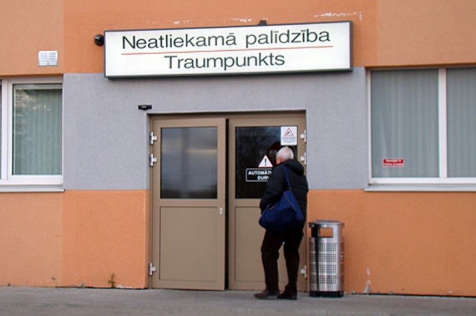 Brīvdienās slimnīcā pēc palīdzības vērsušies teju 100 cilvēki