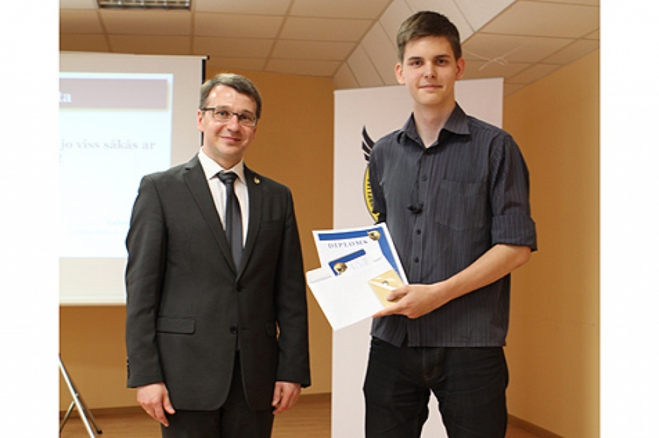 KNAB radošo darbu konkursā panākumi arī Valteram Piļķim