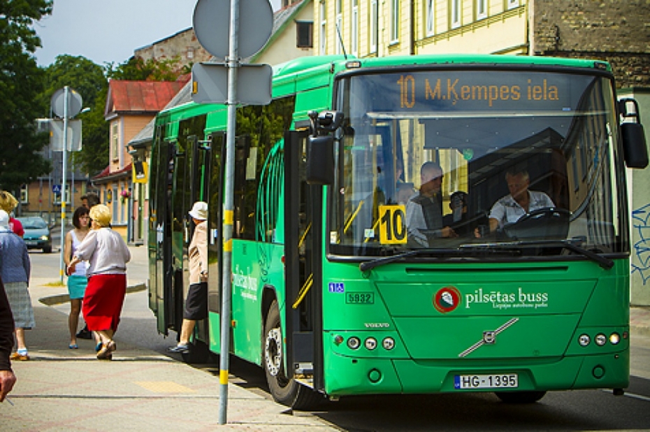 Veic parādu piedziņu pret negodprātīgiem bezbiļetniekiem