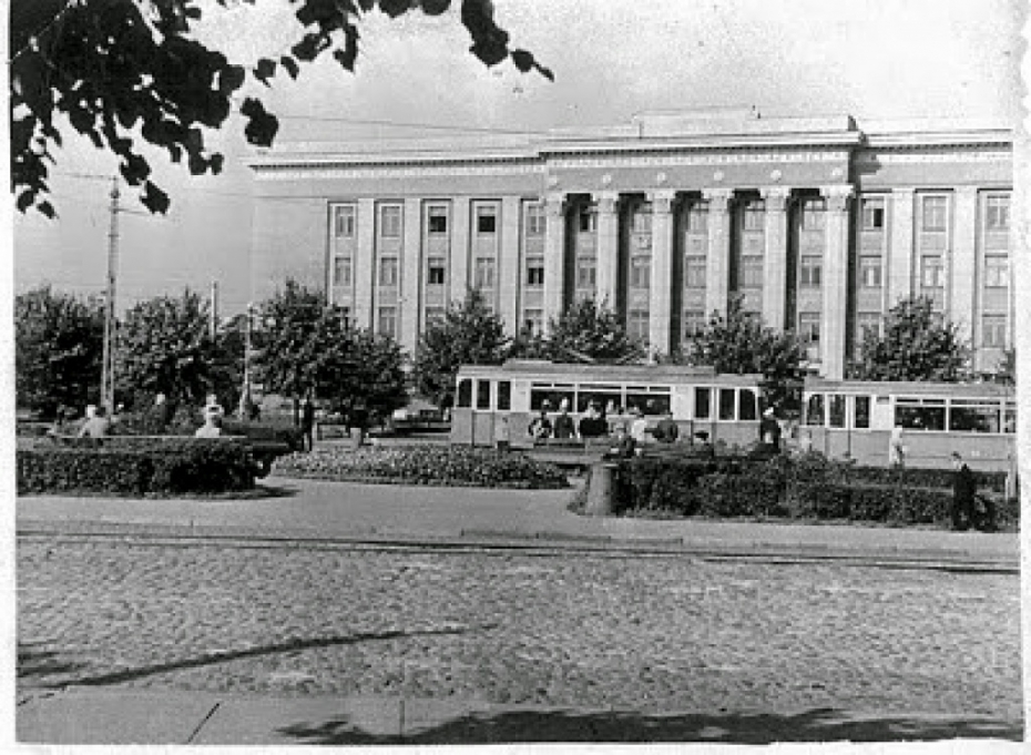 Bijušie studenti atceras savus pasniedzējus augstskolas jubilejā