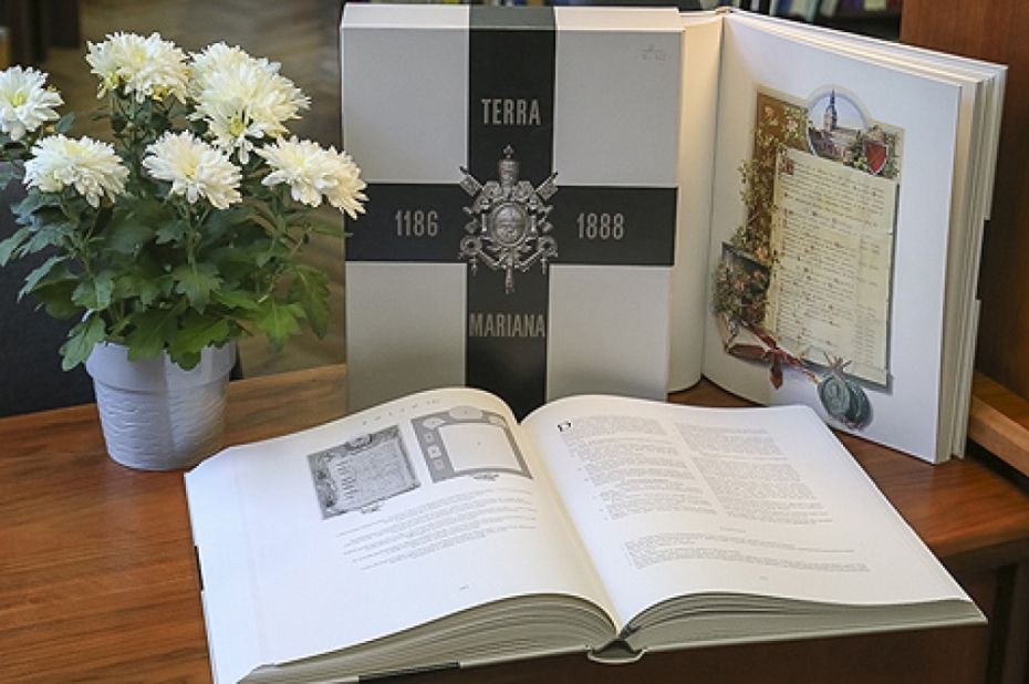 Unikāls izdevums papildina universitātes bibliotēku