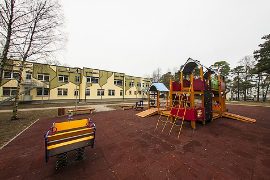 Nodod ekspluatācijā renovēto bērnudārzu "Pienenīte"