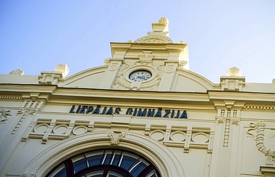 Joprojām par Liepājas skolu nedienām domājot
