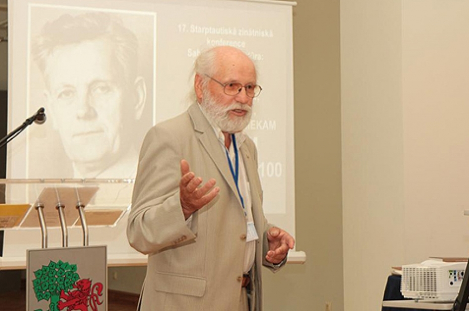 75 gadu jubileju svin vēsturnieks Arnolds Bērzs