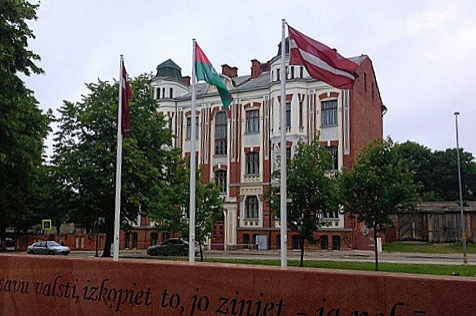 Izsludināts konkurss uz 10.vidusskolas direktora amatu