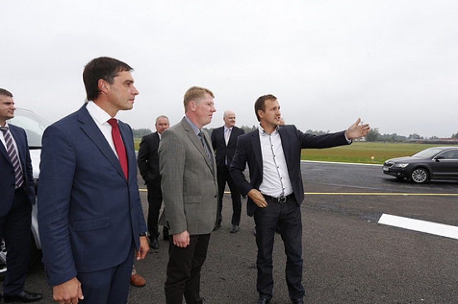 Satiksmes ministru informē par ostu, lidostu un dzelzceļu