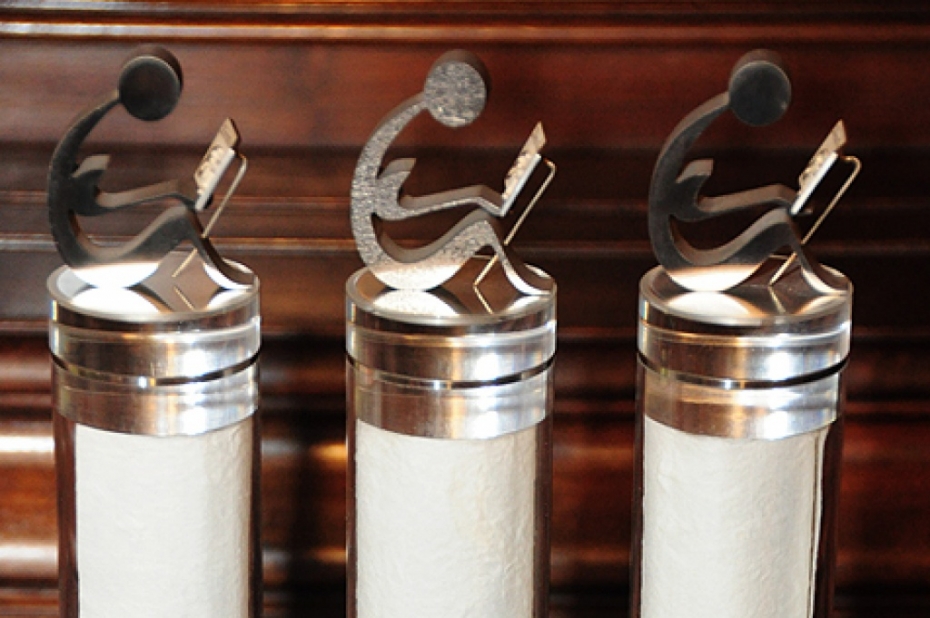 Pasniegs Egona Līva piemiņas balvu "Krasta ļaudis"