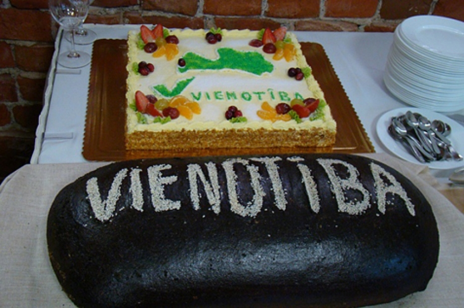 "Vienotība" atver biroju par spīti grūtiem laikiem (galerija)
