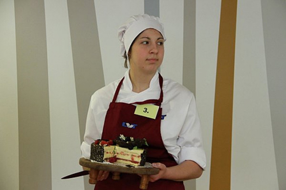 Tehnikuma audzēkne uzvar jauno konditoru konkursā