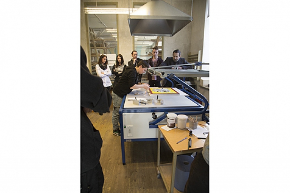 Audzēkņiem ierīkota unikāla sietspiedes darbnīca