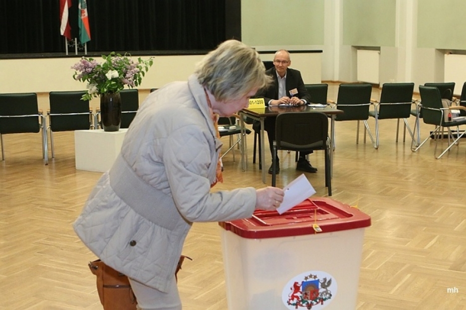 Balsošana beigusies. Nobalsojusi puse vēlētāju