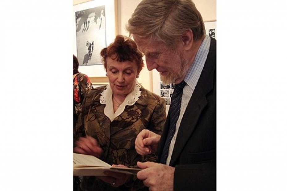 75 gadu jubileju svin bibliotēku darbiniece Aina Krauče