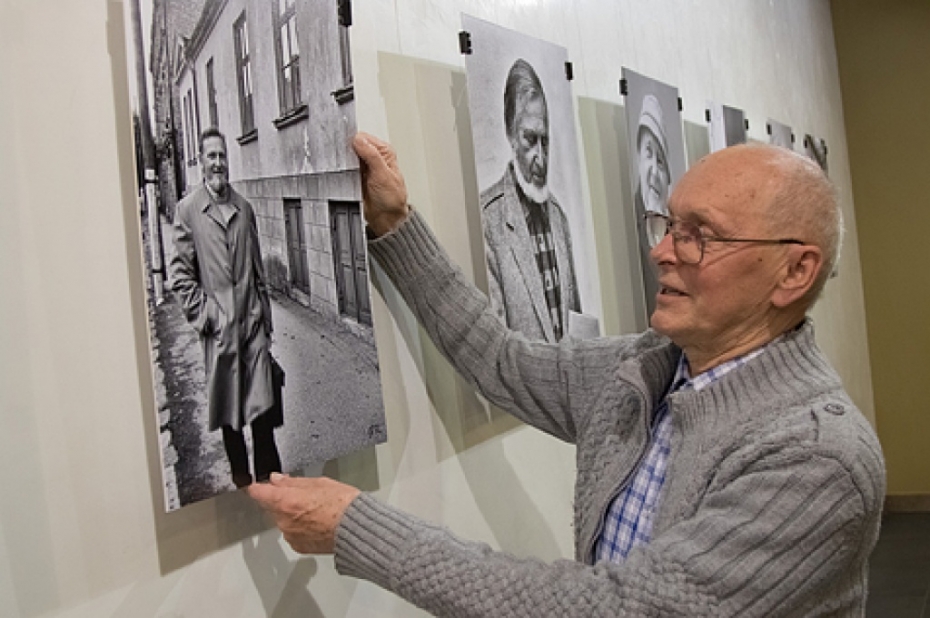 Biedrības namā atklāj izstādi "Olafa Gūtmaņa fotoportreti"