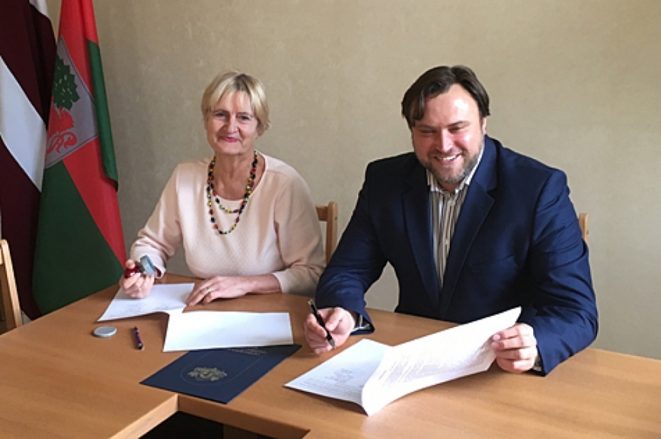 LiepU slēdz sadarbības līgumu ar Raiņa 6. vidusskolu