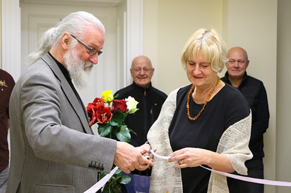 Universitātē skatāma Raimonda Gabaliņa darbu izstāde