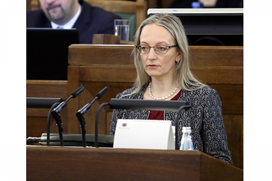 Saeimā darbu sāk astoņi jauni deputāti, arī Dace Bluķe