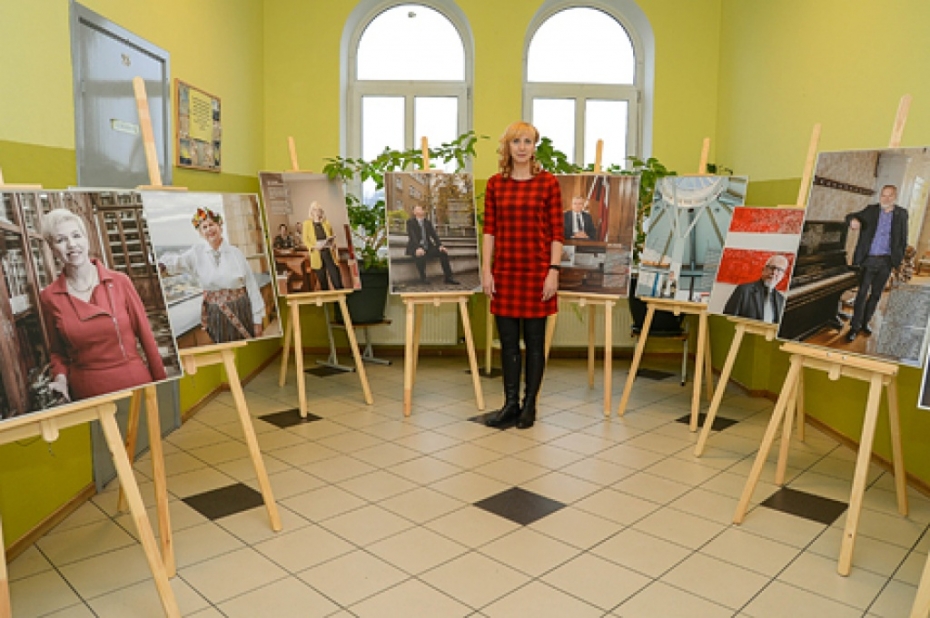 Skatāmi 15 bijušo izglītības un zinātnes ministru fotostāsti