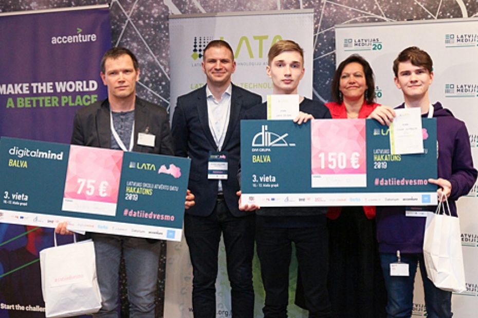Liepājas Valsts ģimnāzijas komandai 3.vietā hakatonā