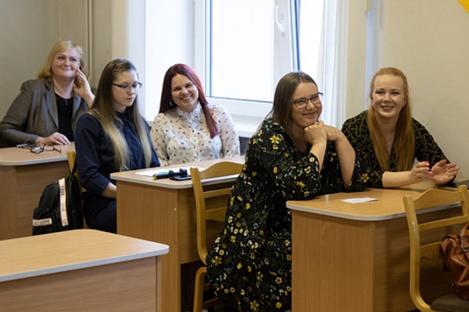 Universitātē pirmie ķīniešu valodas kursu absolventi