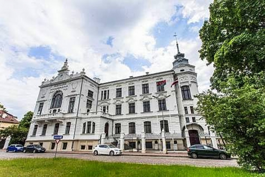 Darbā ar talantīgajiem Liepājas ģimnāzija pa vidu