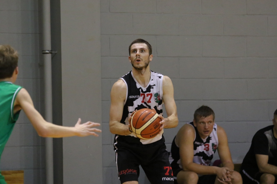 "Lesjofors" basketbolisti pirmo apli noslēdz bez zaudējumiem