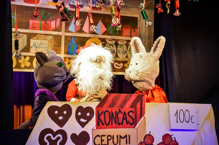 Šonedēļ Leļļu teātrī "Sarkangalvīte" un "Baltā Trusīša pasaka"