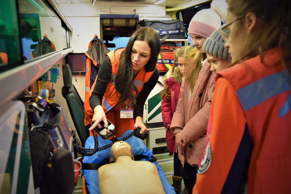 Ēnu dienā aicina iepazīt darbu Neatliekamās medicīniskās palīdzības dienestā