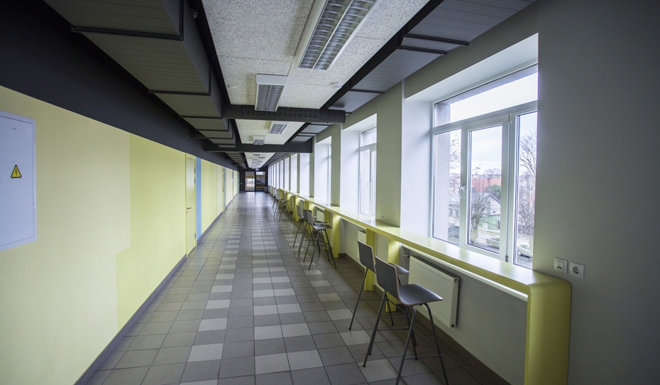 Nra.lv: Sievietei, kura ziņoja par spridzekli 6.vidusskolā, piespriež naudas sodu