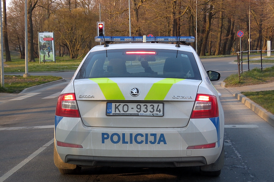 Policija nesoda, ja privātā transportā brauc vairāk nekā divas personas