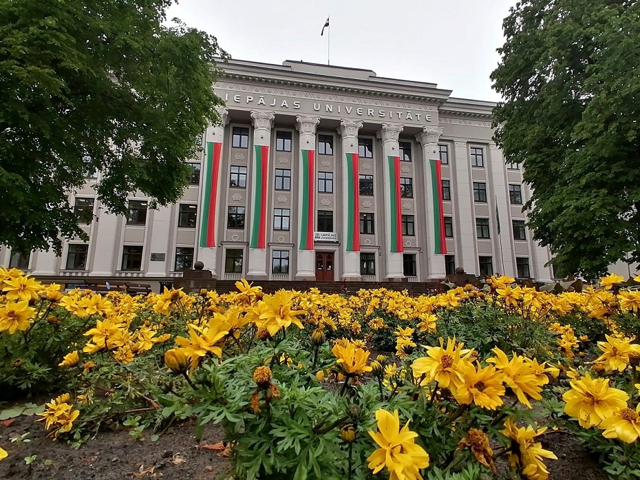 Paaudzes veido tradīcijas – Liepājas Universitātei 75