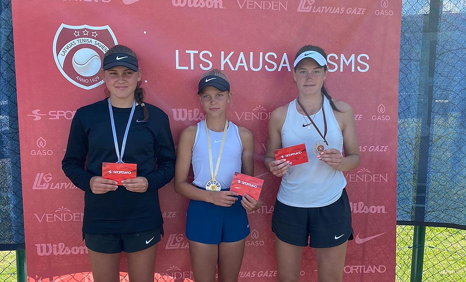 Liepājas tenisisti no Ventspils atved divas bronzas