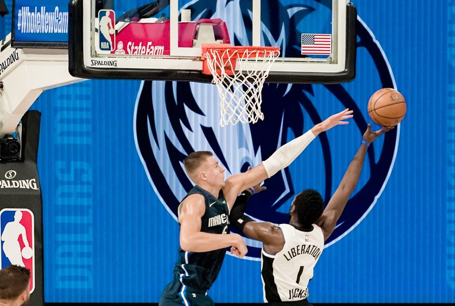 Porziņģim 30 punkti "Mavericks" zaudējumā Rietumu konferences vicelīderiem