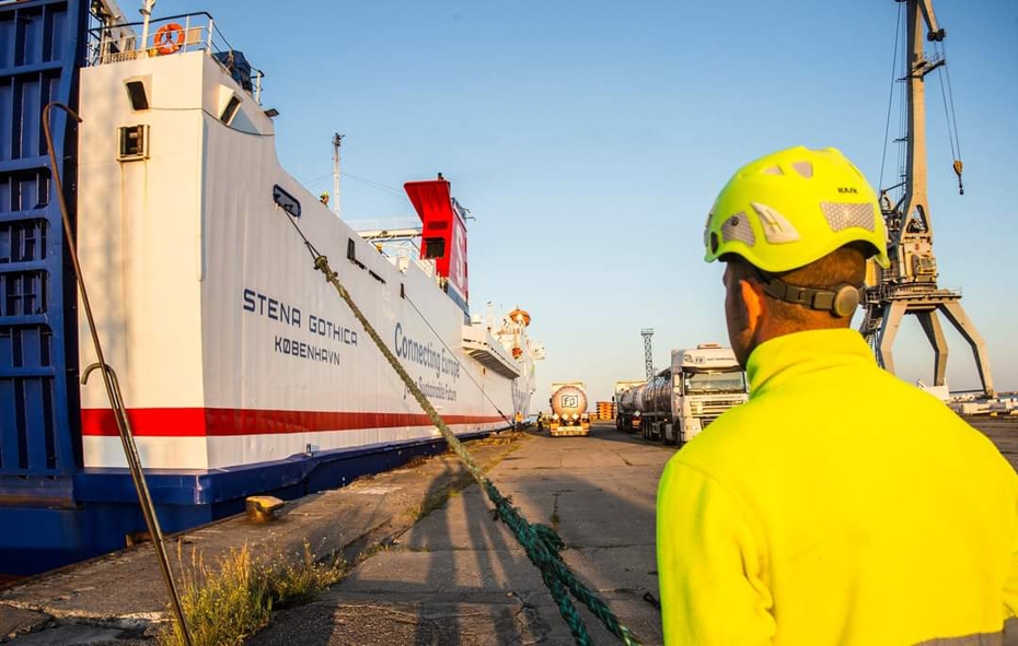 No Liepājas ceļā devies pirmais prāmis uz Kārlskrūnu