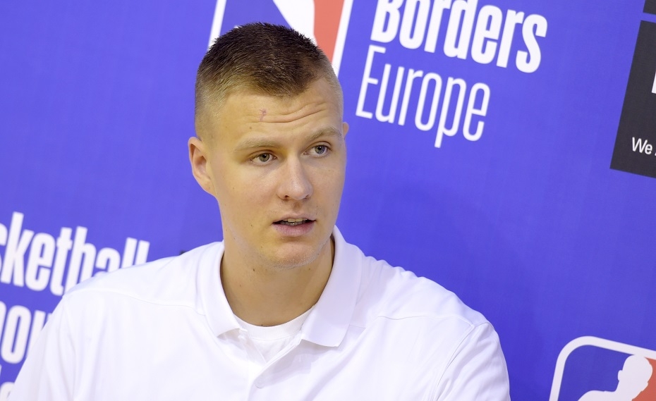 Porziņģim "double-double", "Mavericks" zaudē "Clipper" 