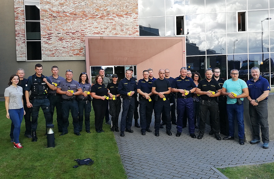 Valsts policijā Liepājā aizvadītas apmācības par elektrošoka ieroču izmantošanu