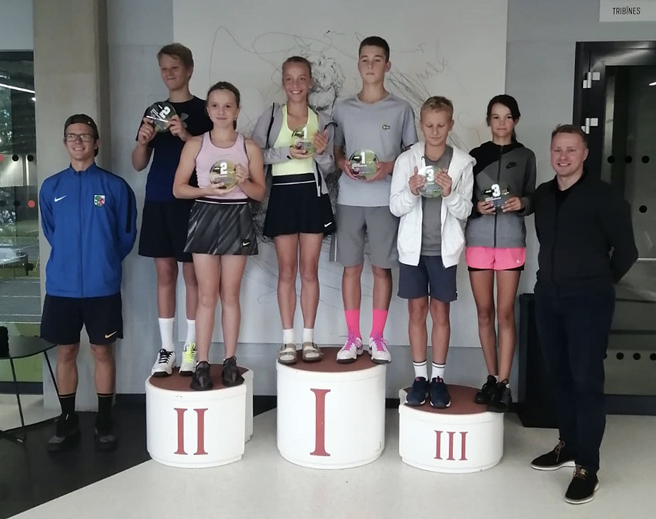 Liepājas U-14 tenisa čempionātā triumfē viesi