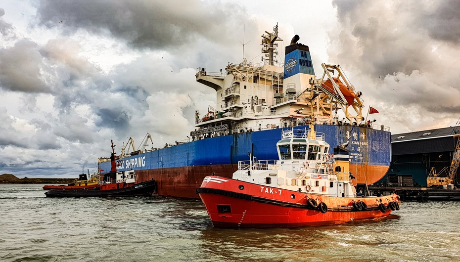 Pašā rīta agrumā Liepājā ieradies ķīniešu milzis