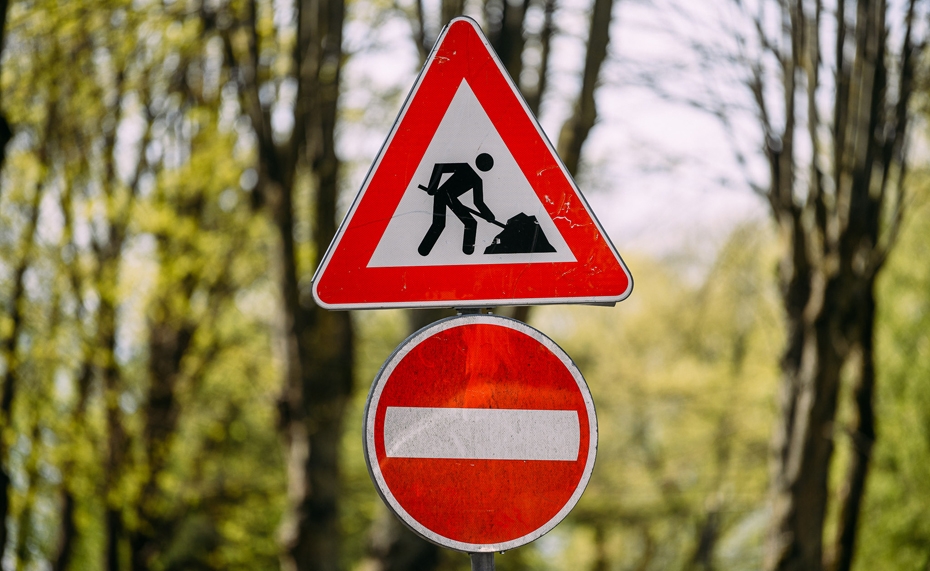 Slēgs satiksmi Friča Brīvzemnieka ielas posmā 