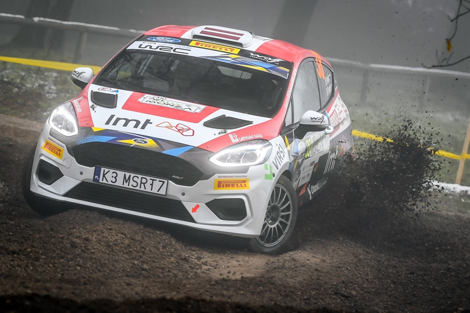 Seska ekipāža cīņā JWRC čempiontitulu ieņem otro vietu pēc sešiem ātrumposmiem