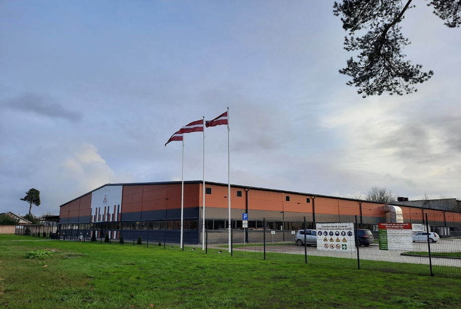 Pieņem ekspluatācijā  "Interspiro Production" ražotni un noliktavu