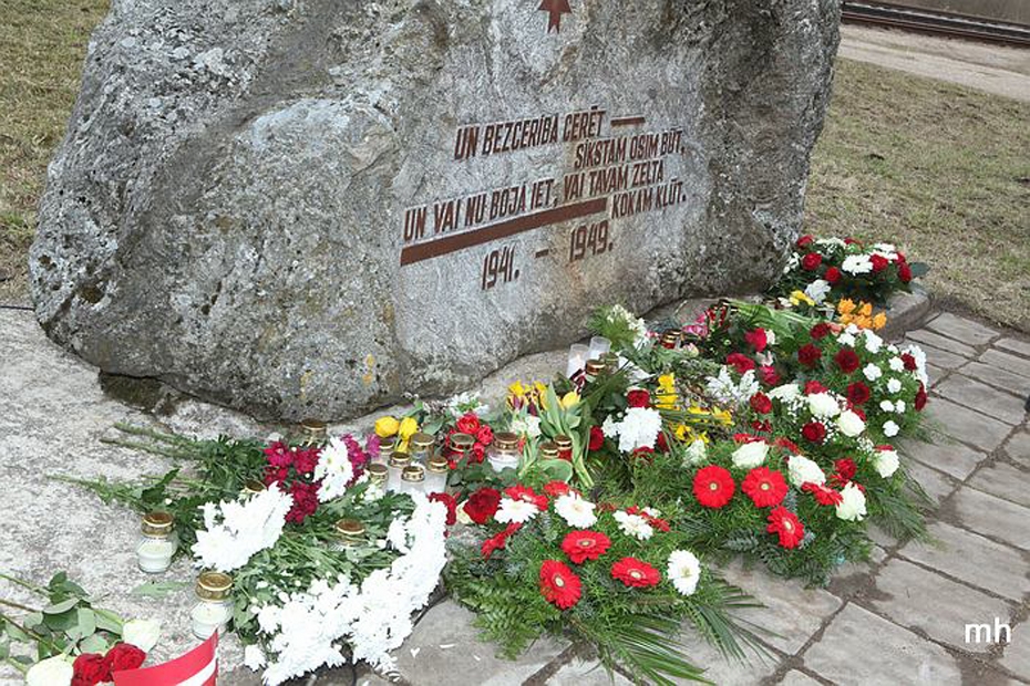 Aicina nolikt ziedus komunistiskā genocīda upuru piemiņai