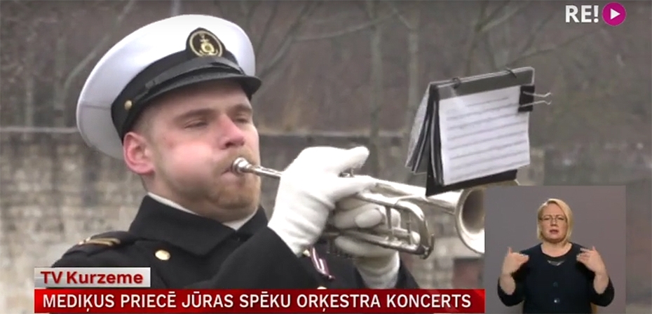 Lsm.lv: Jūras spēku orķestris ar koncertu Liepājā uzmundrina mediķus