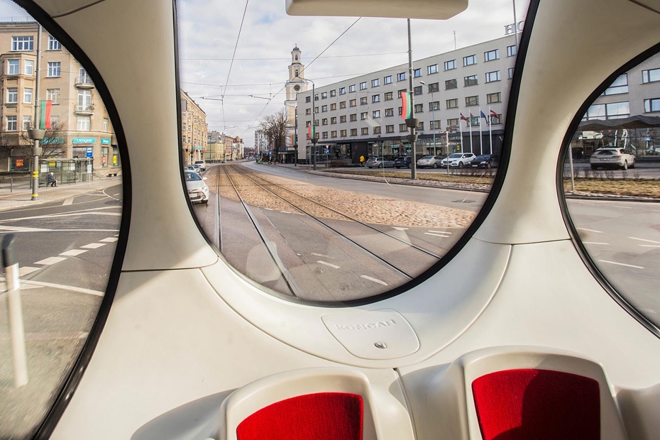 Par tramvaja vadītāja nogalināšanu aizdomās turētajam draud mūža ieslodzījums