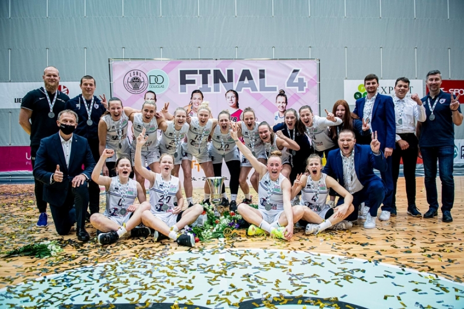Liepājas basketbolistes iegūst Latvijas Sieviešu basketbola līgas sudrabu