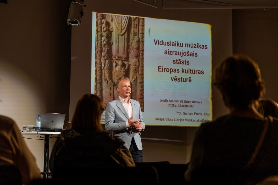 Atklāts jauns izglītojošu lekciju cikls "Dzintara muzikālo sarunu klubs"